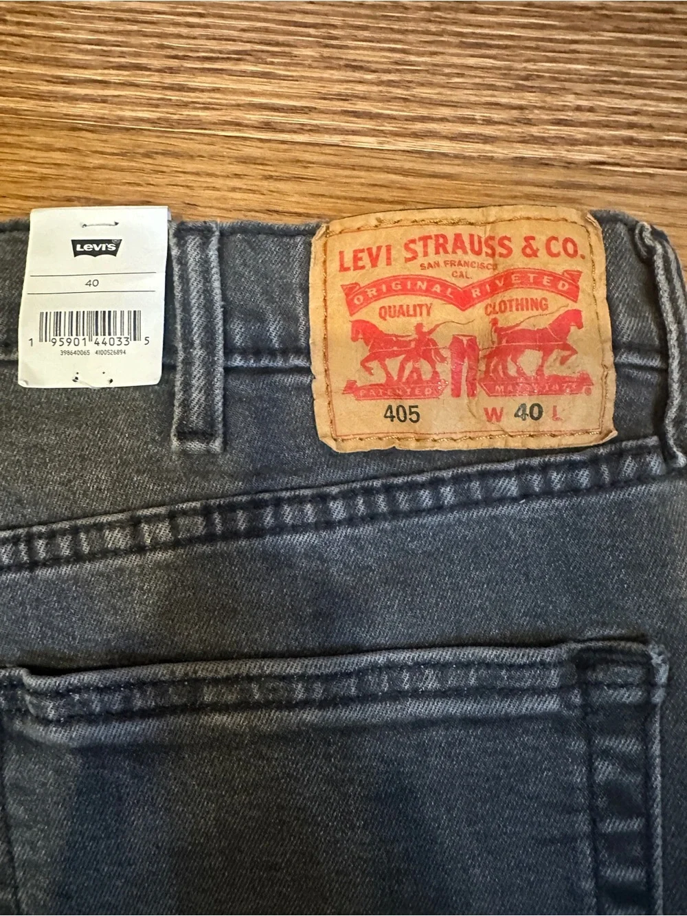 NwT Levi’s Mens 405 Standard Stretch Denim Black Jorts W40 L10 Frayed Hem Summer